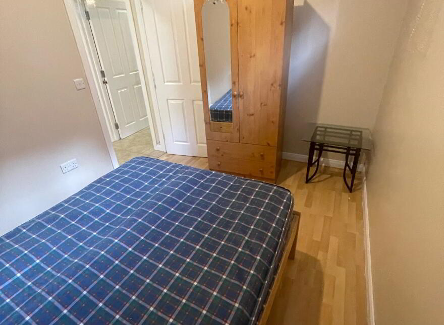Apt 1 GREAT APARTMENT, 2c DUDLEY STREET, Queens Quarter, Belfast, BT7 1GW