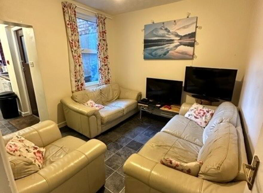 16 Tates Avenue, Belfast, BT9 7BY