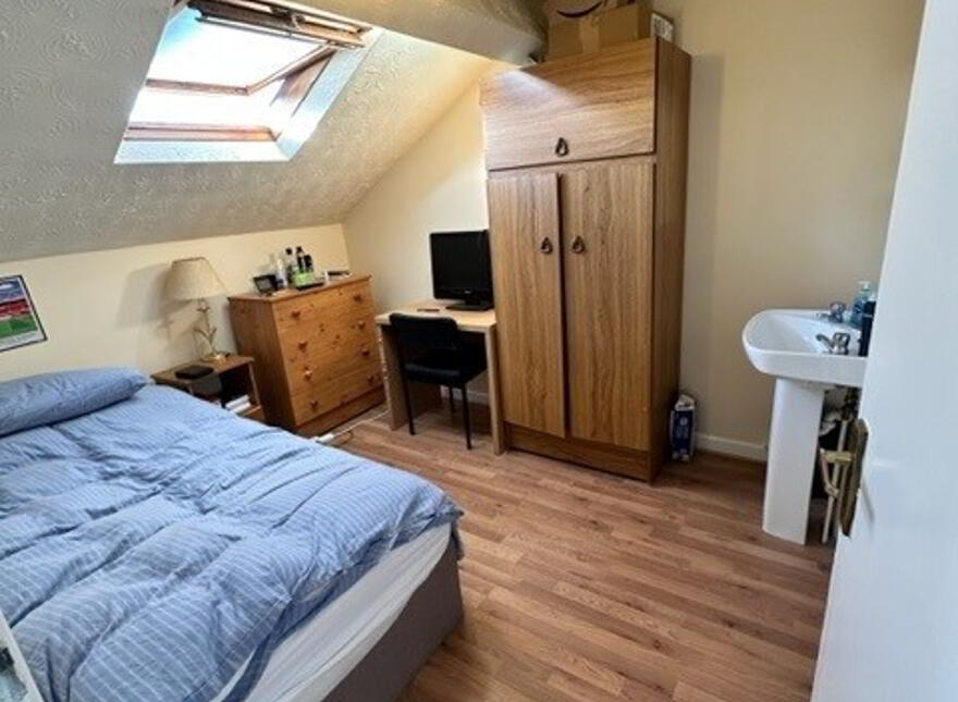 16 Tates Avenue, Belfast, BT9 7BY