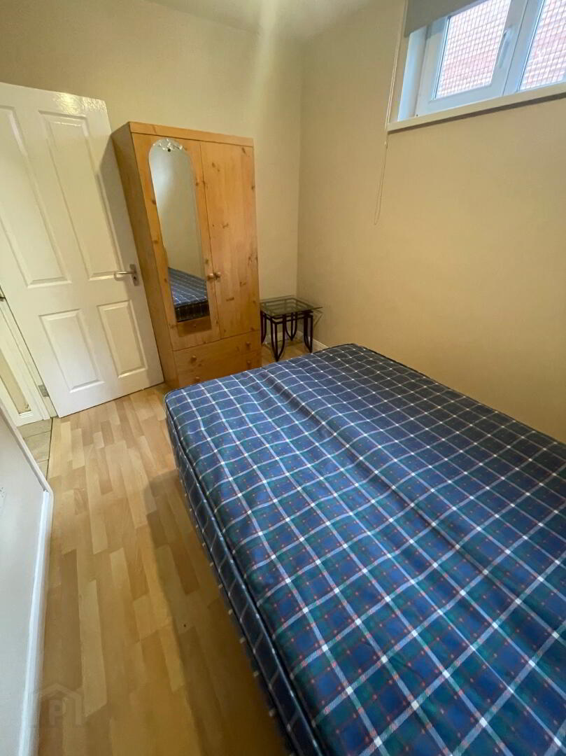 Apt 1 GREAT APARTMENT, 2c DUDLEY STREET 8 of 16