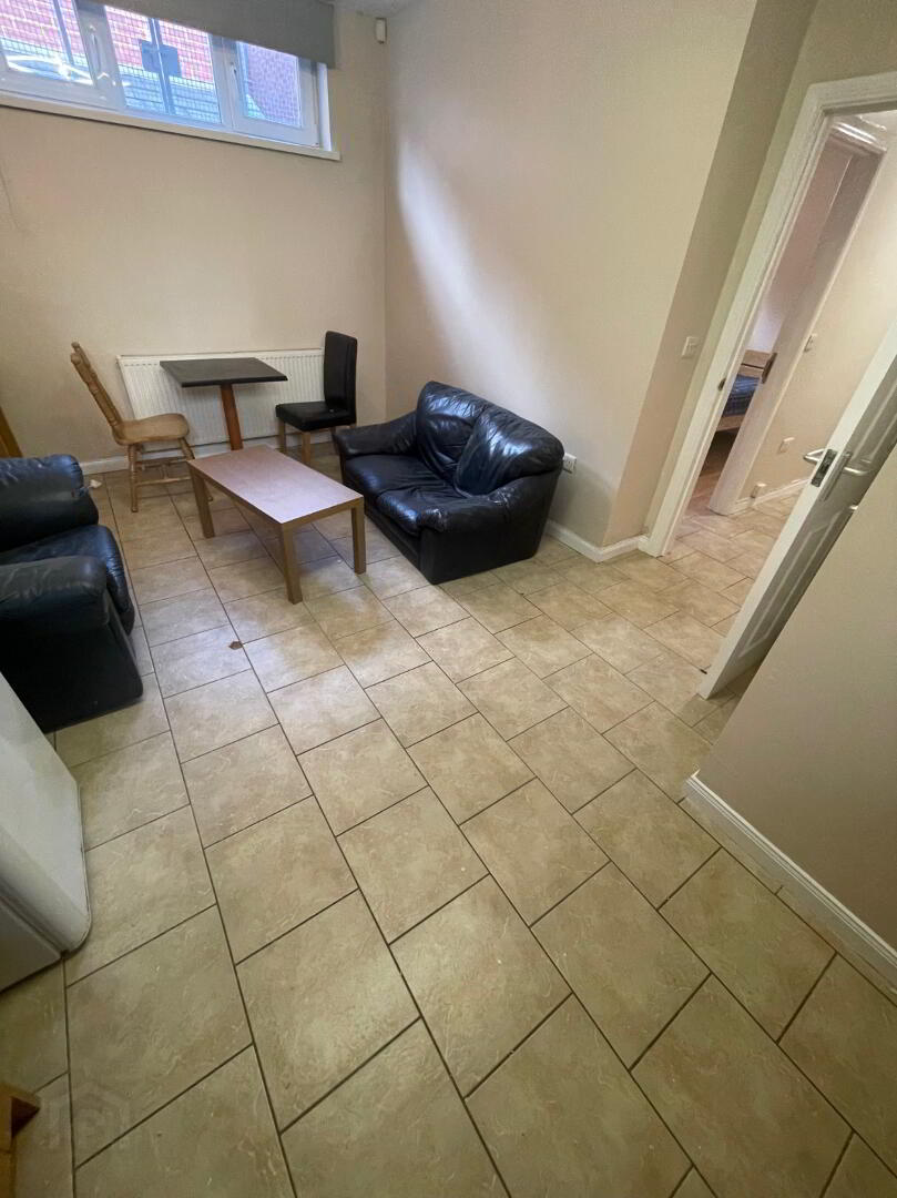 Apt 1 GREAT APARTMENT, 2c DUDLEY STREET 4 of 16