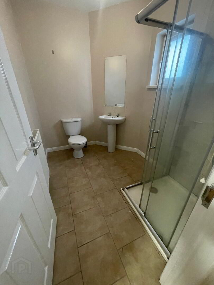 Apt 1 GREAT APARTMENT, 2c DUDLEY STREET 11 of 16