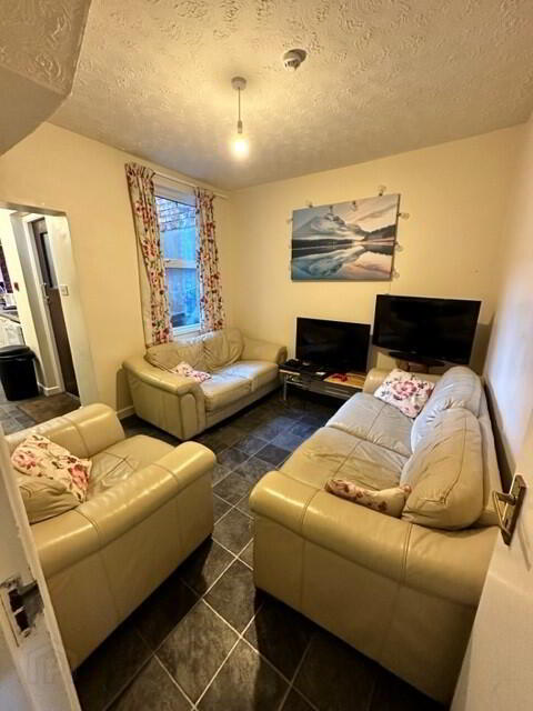 16 Tates Avenue 6 of 12